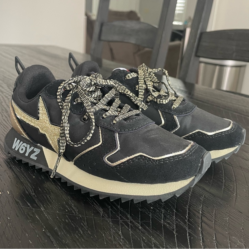 W6YZ Girls Black and Gold Sneakers Size 13 / Euro 31 / NWOT Girls Sneakers